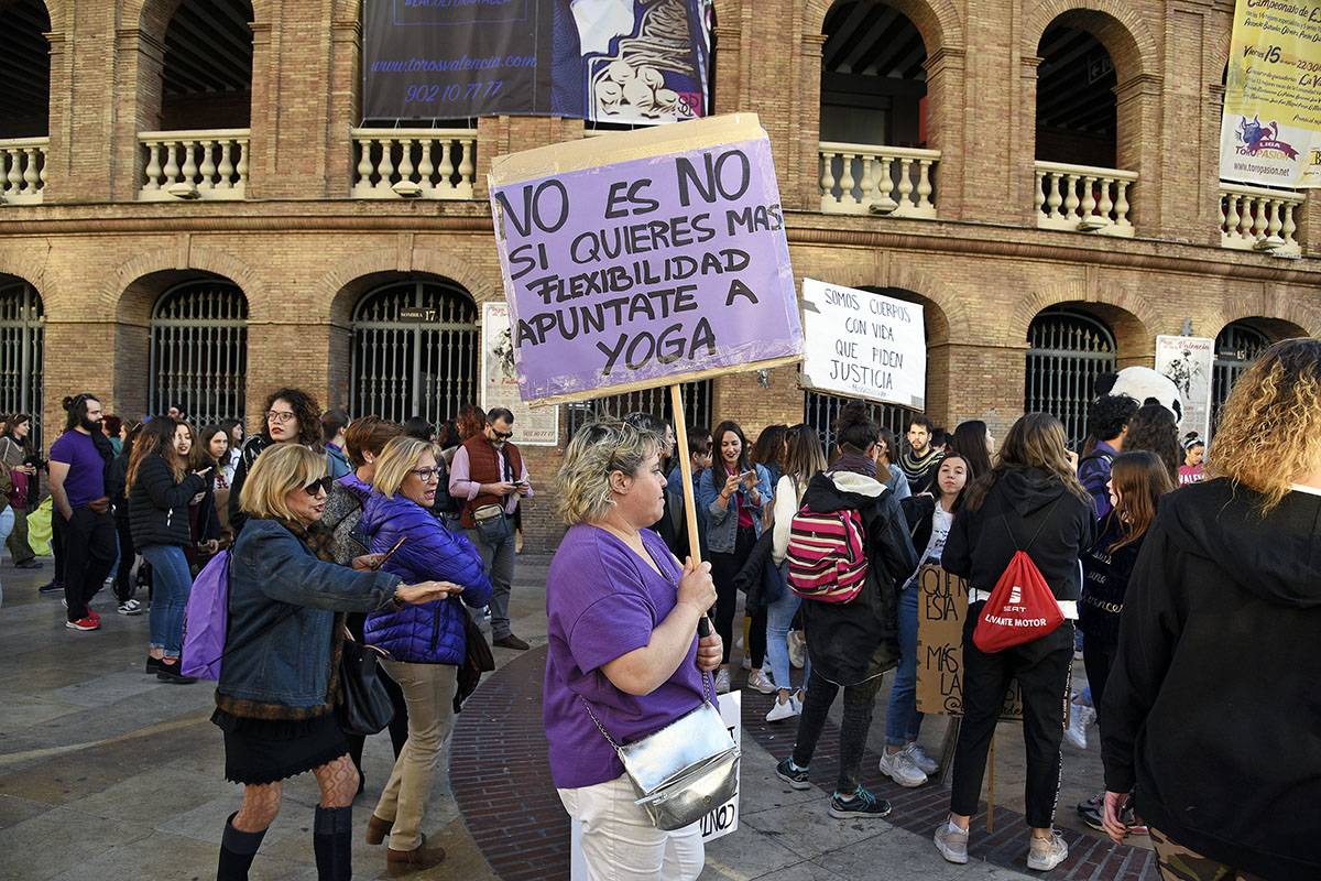 La víctima, que temia per la seua vida, va tractar de tranquil·litzar l'agressor mentre l'obeïa. Així, l'acusat la va penetrar vaginalment i la va forçar a practicar-li fel·lacions en contra de la seua voluntat. Imatge d'arxiu. / DANIEL GARCÍA-SALA