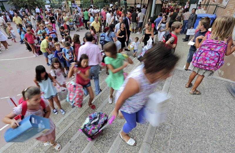 El 67% de l'alumnat valencià no universitari estudia en centres públics. / EFE