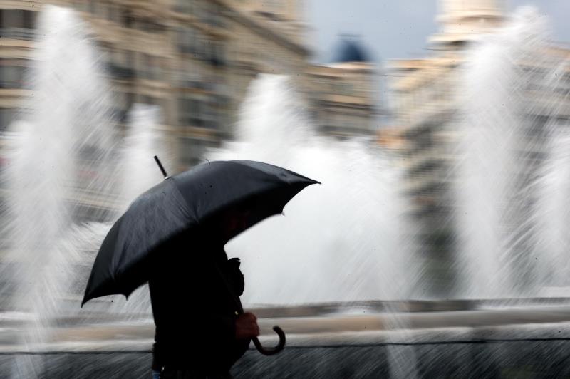 El pas de la DANA ha deixat fins a 50 litres per metre quadrat en algunes poblacions valencianes. / EFE