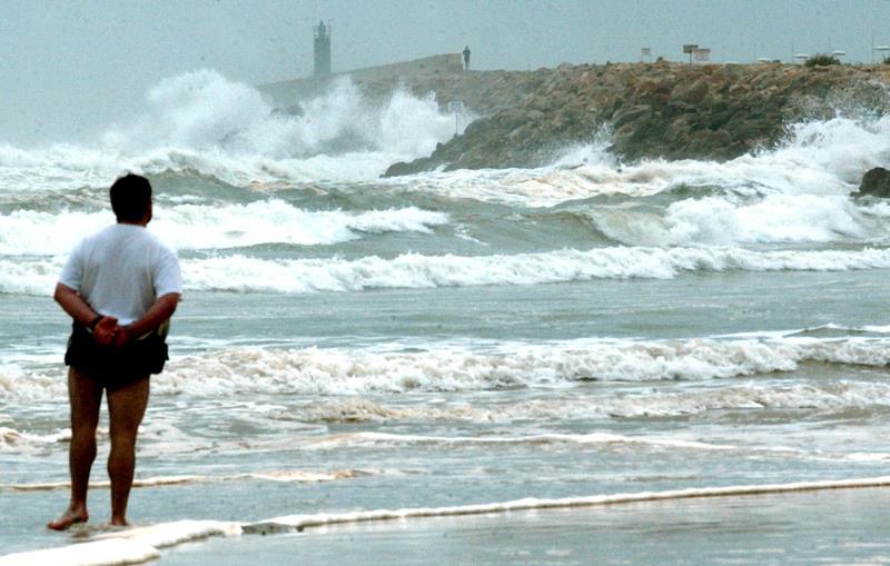 L'Aemet eleva l'alerta taronja per a aquest dilluns i dimarts a les demarcacions de València i Alacant. /EFE