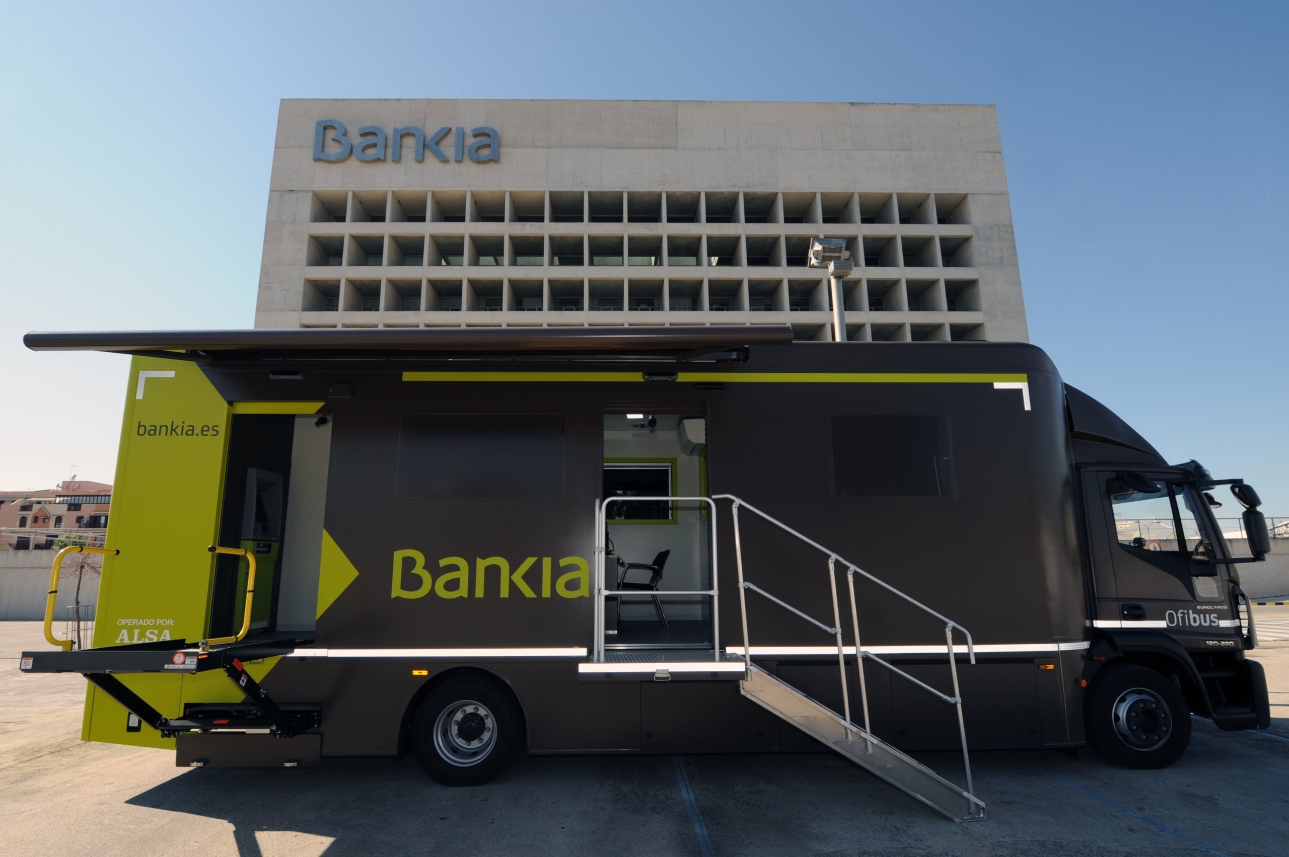 Bankia té dos autobusos-oficina al País Valencià. / BANKIA