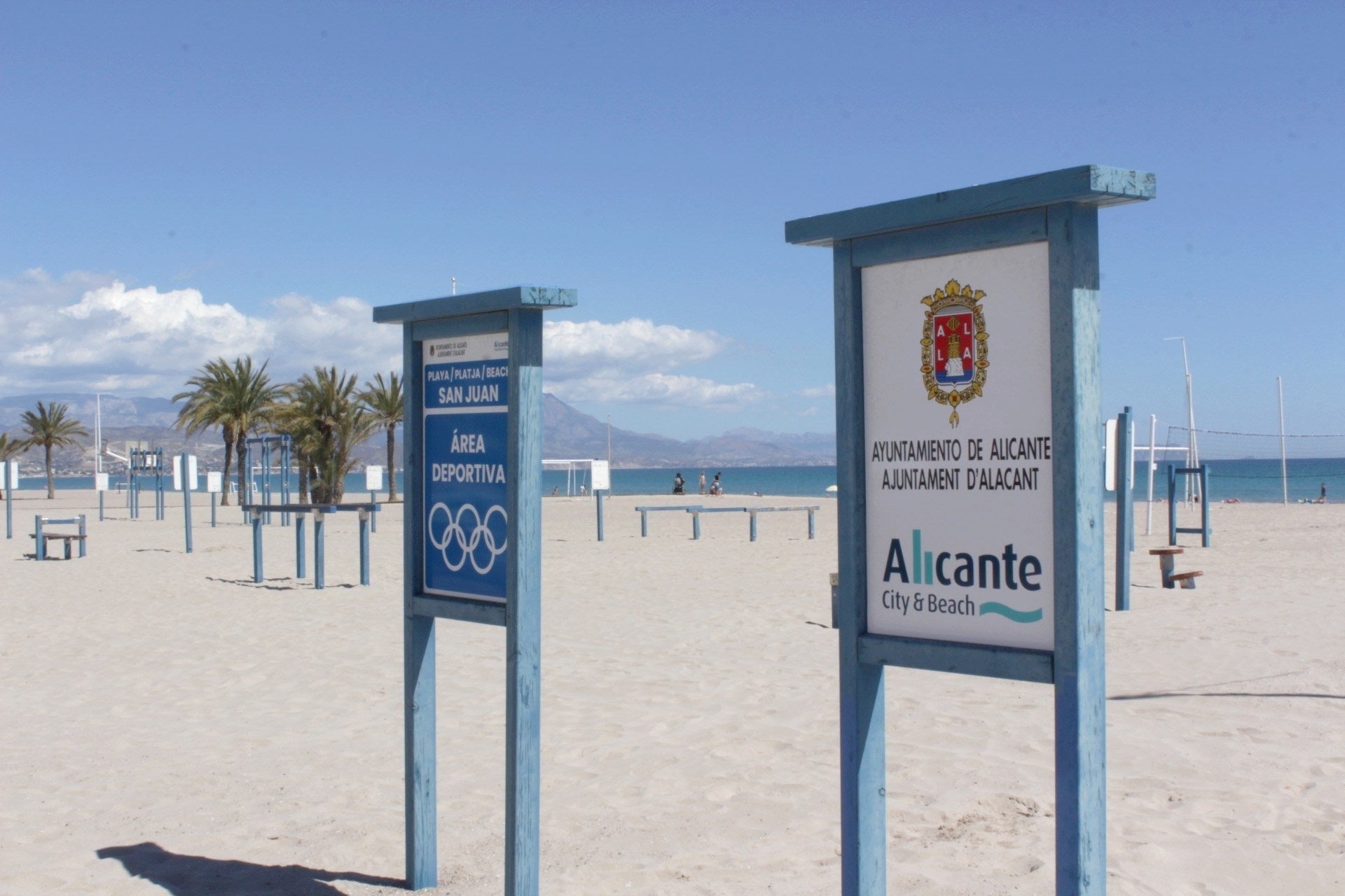 Les platges han tancat per l'onatge o mar arrissada. / AJUNTAMENT D'ALACANT