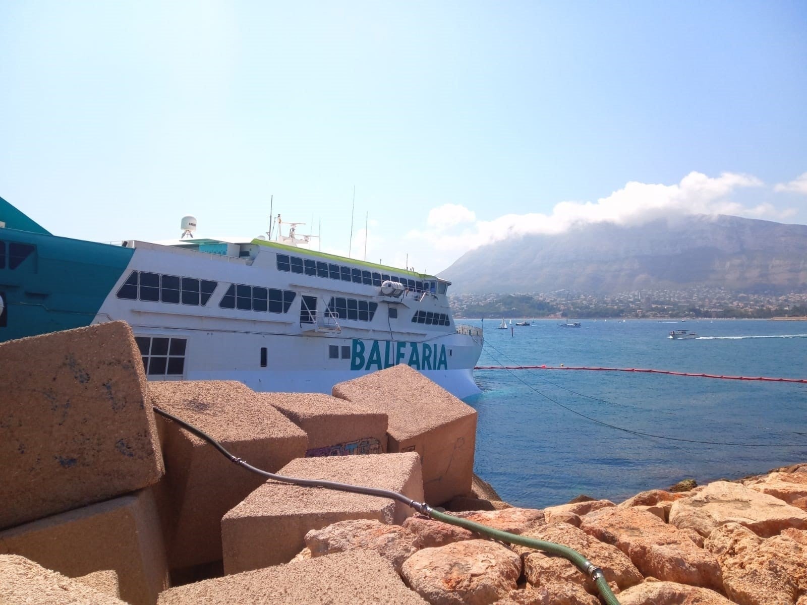 Baleària i l'equip especialitzat d'Ardentia Marine s'han compromés a deixar el lloc en el mateix estat en què es trobava abans de l'incident. / EUROPA PRESS