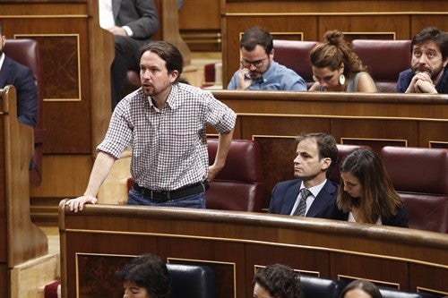 Pablo Iglesias, en una imatge d'arxiu, al seu escó del Congrés. / EDUARDO PARRA / EP