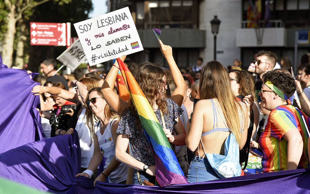 De les 23 persones contractades, '16 són dones i 7 homes, i quatre d'elles són persones trans', ha explicat el director general d'Igualtat en la Diversitat, José de Lamo. / DANIEL GARCÍA-SALA