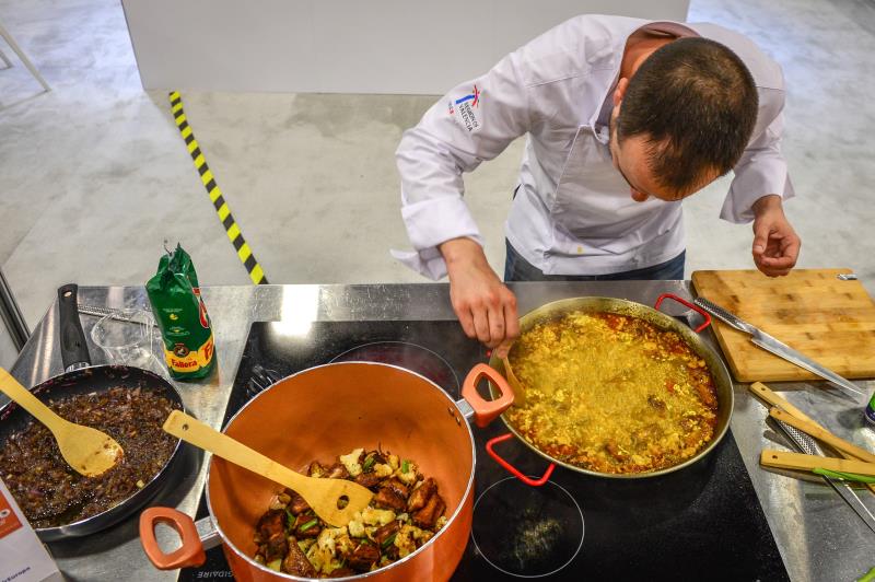 Una cita gastronòmica recuperarà al Palmar dimarts vinent, 27 d'agost, cinc tipus de paelles vinculades al període històric entre el 1850 i el 1950. / EFE