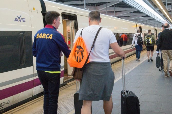 La companyia ferroviària preveu sumar aquesta oferta de continguts a l'AVE 'low cost'. / RENFE