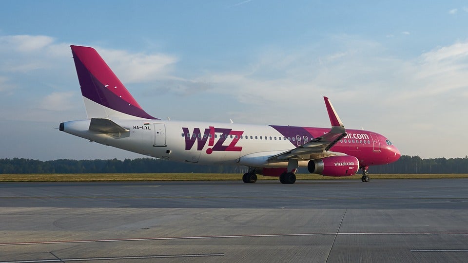 L'aeroport de Castelló ha activat les dues noves rutes que connectaran amb Londres-Luton i Viena, per a les quals ja s'ha fixat el calendari i horaris d'operacions. L'aerolínia Wizz Air ha tret a la venda aquest dijous els bitllets dels vols. / PIXABAY