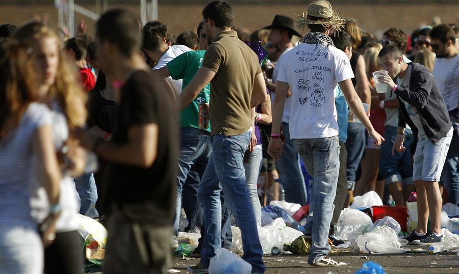 El País Valencià s'ha convertit en el tercer territori de l'estat espanyol on major nombre d'adolescents beu alcohol. / EFE 