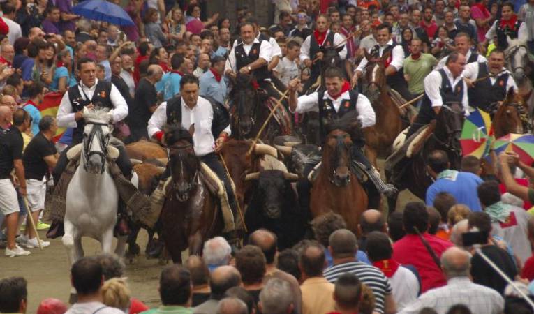 Aquesta retransmissió se suma a la de la Tomatina, l'entrada de Moros i Cristians d'Ontinyent i la Festa de la Mare de Déu d'Algemesí. 