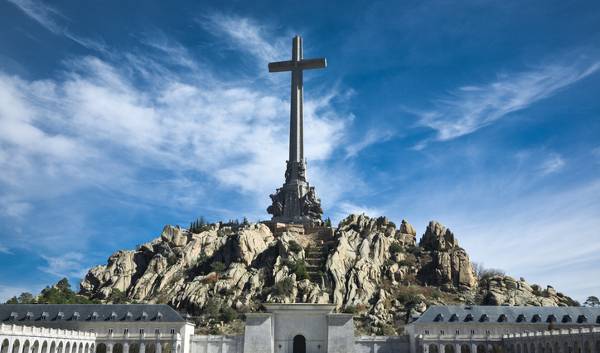 Les restes del dictador abandonaran la basílica del Valle de los Caídos. / DLV