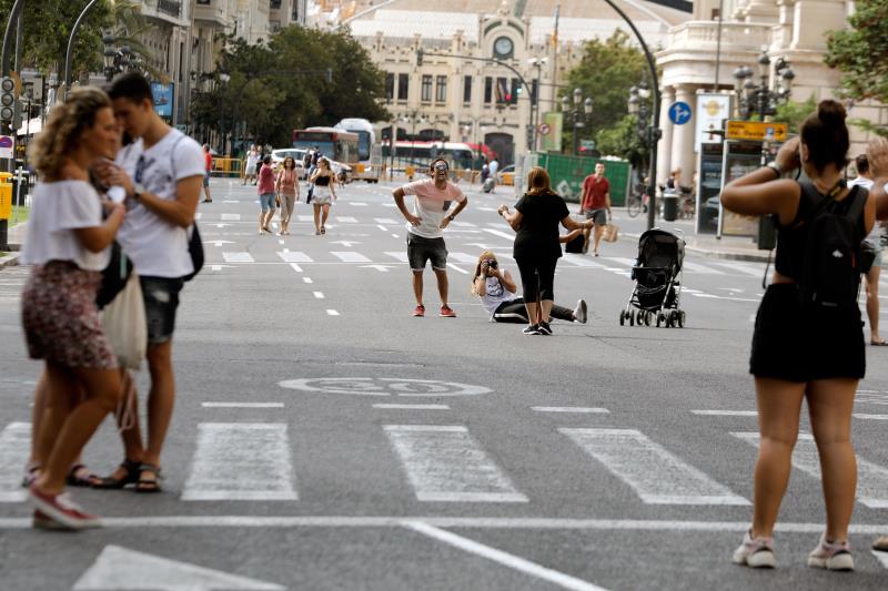 La setmana vinent es concretarà el procés de participació previ a la conversió en zona de vianants de la plaça de l'Ajuntament./ EFE