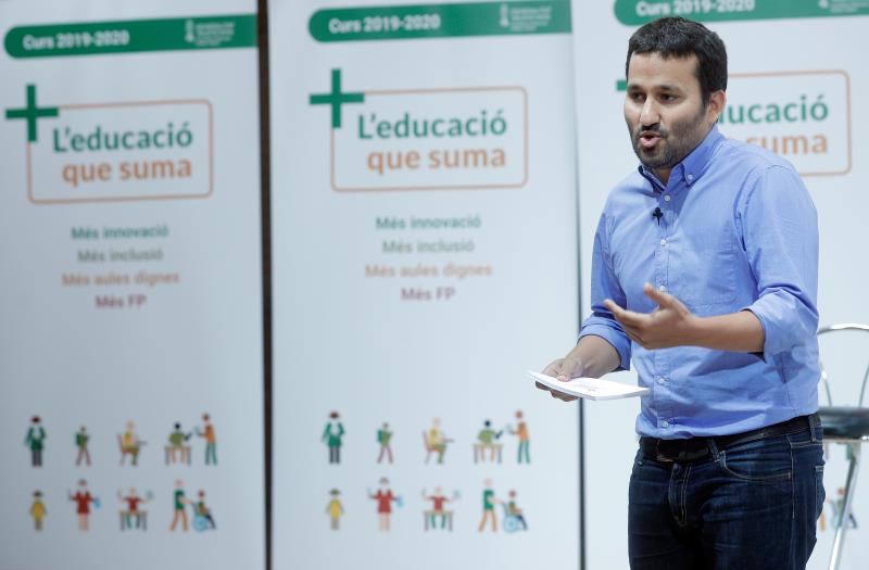 El conseller d'Educació, Vicent Marzà, ha desglossat les dades relatives al curs escolar 2019/2020. / EFE