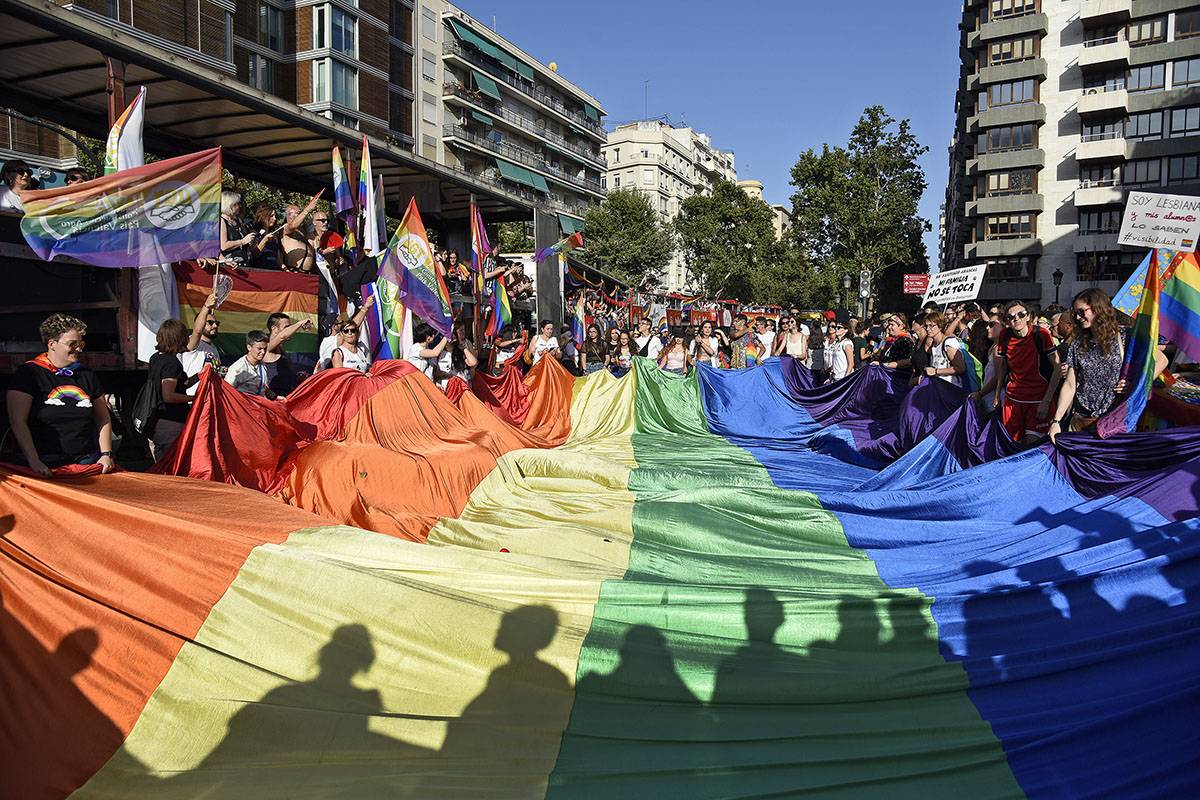 L'Ajuntament d'Elx i l'entitat Entendemos han col·laborat en l'organització de la primera manifestació del Orgull LGTBI. / DANIEL GARCÍA-SALA