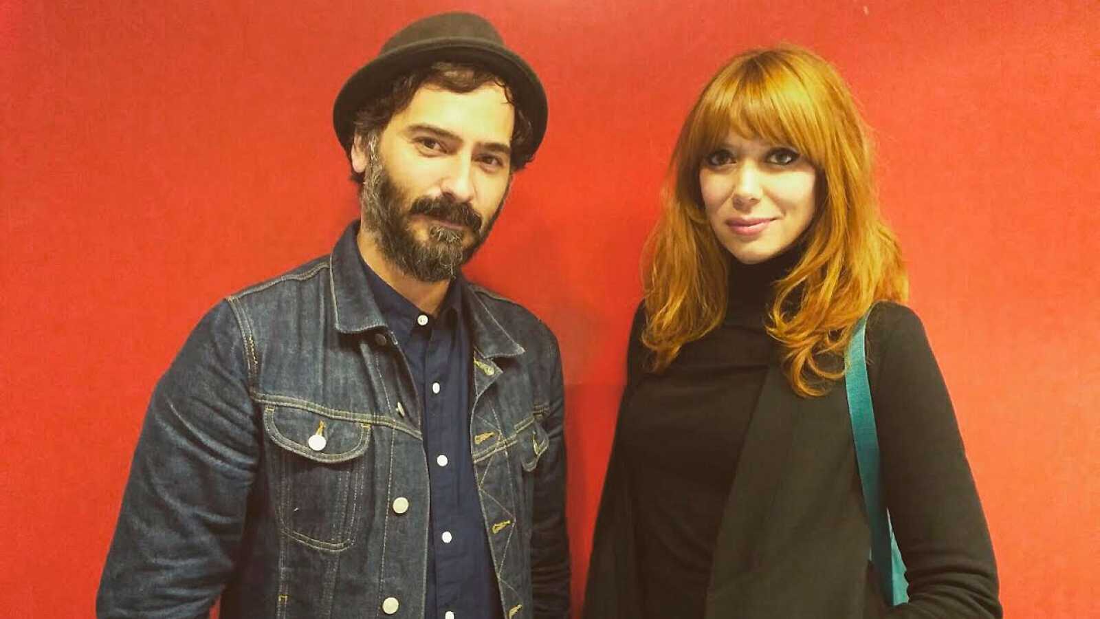 El Deleste oferirà un espectacle inèdit que fusiona el pop indie i el folk de les cançons de The New Raemon amb la pintura en directe de Paula Bonet. / RTVE