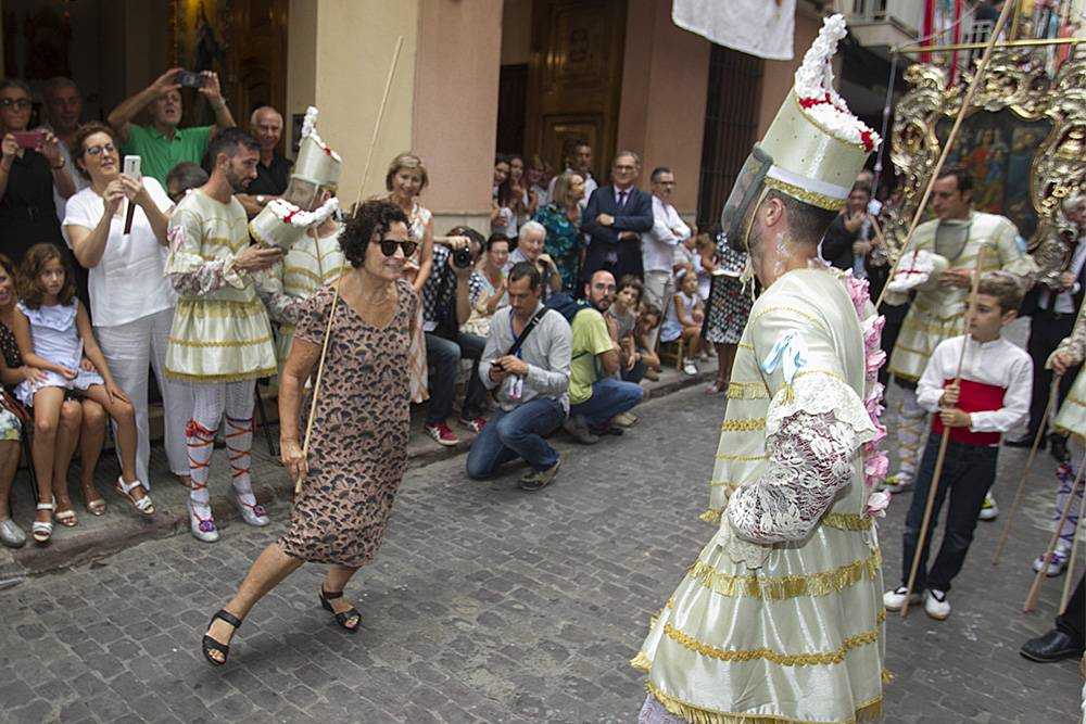 Enguany, per primera vegada en la història, una dona ballarà la dansa dels Tornejants en la processó de les Promeses, dissabte a la nit. / MOISÉS CASTELLS