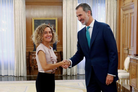 Felip VI ha rebut aquest dijous a La Zarzuela la presidenta del Congrés, Meritxell Batet. / POOL