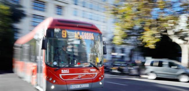 Una de les principals aportacions del reglament és la possibilitat de fer peticions de parada a demanda. / EFE