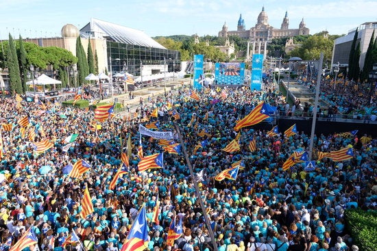 La manifestació d'aquest dimecres tenia el seu epicentre a la plaça d'Espanya de Barcelona però també hi havia manifestants pels carrers adjacents, sobretot a la Gran Via i també en un tram de l'Avinguda Maria Cristina. / ACN