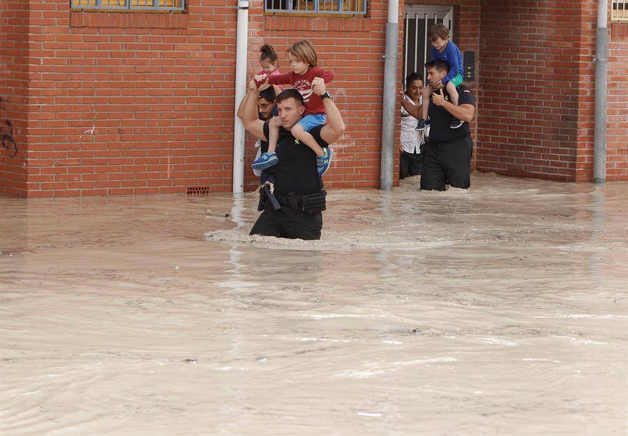 Moltes escoles continuen sense estar preparades per a obrir. / EFE