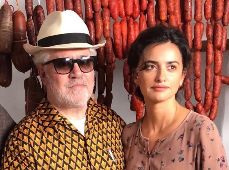 Almodóvar va rodar part del seu últim film a Paterna, concretament en les seues famoses coves. / EUROPA PRESS