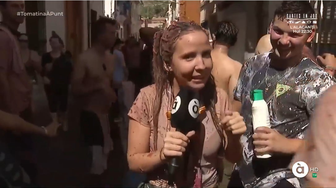 La televisió pública va retransmetre La Tomatina de Bunyol en directe. / À PUNT