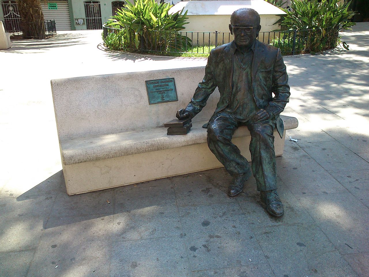 Sopars; recitals; tallers de poesia per a xiquets i joves; rutes estellesianes, i actuacions musicals i de muixerangues nodriran les diverses festes que se celebraran arreu del territori per a recordar 'el poeta del poble'. / FERBR1