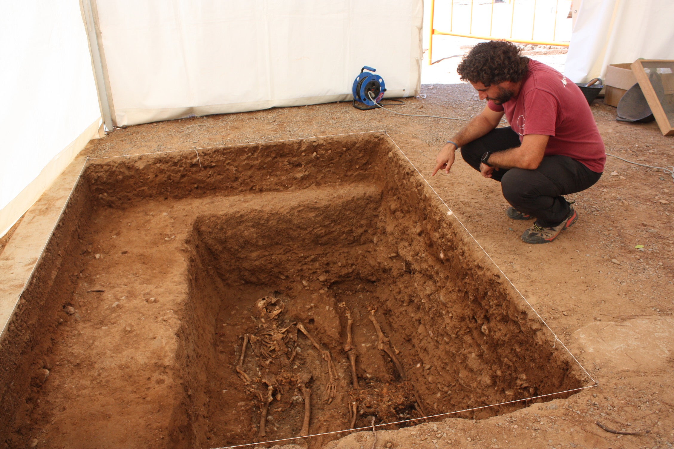 Durant les tasques també s'han trobat altres objectes que podrien facilitar la recuperació. / AJUNTAMNET DE CASTELLÓ