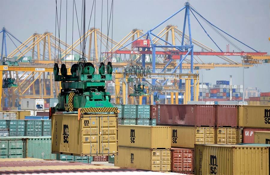 El problema amb MSC 'no és que es vaja a fer la inversió a un altre port, sinó que s'emportaria una part del trànsit que tenim ací perquè el que farà és concentrar-lo; és una cosa elemental'. / EFE. Försterling