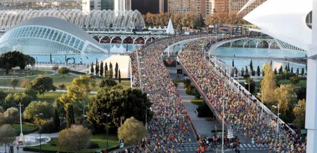 Aquesta carrera de fons discorrerà per 21.097,5 metres que protagonitzaran 17.500 persones. / EFE