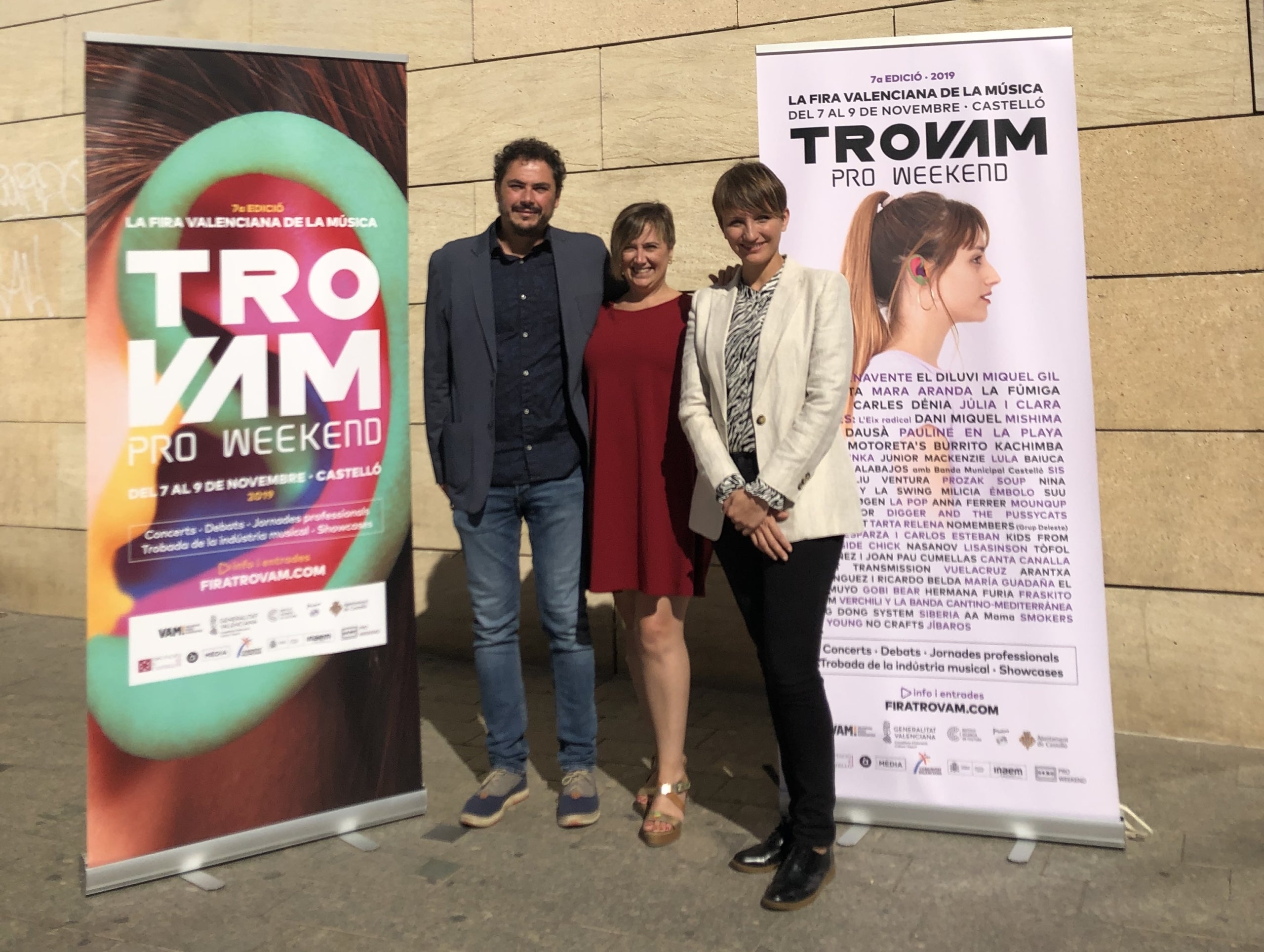 La secretària autonòmica de Cultura, Raquel Tamarit, acompanyada per la directora adjunta de Música i Cultura Popular, Marga Landete, i pel director de la Fira Valenciana de la Música, Joan Gregori Maria. / DLV