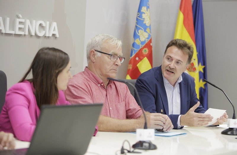 El PSPV explicava que la seua proposta estava pensada perquè qualsevol treballador de l'empresa estiga 'més còmode' i 'puga parlar lliurement'. Grezzi, però, com a president de l'EMT rebutja abandonar la comissió. / DLV