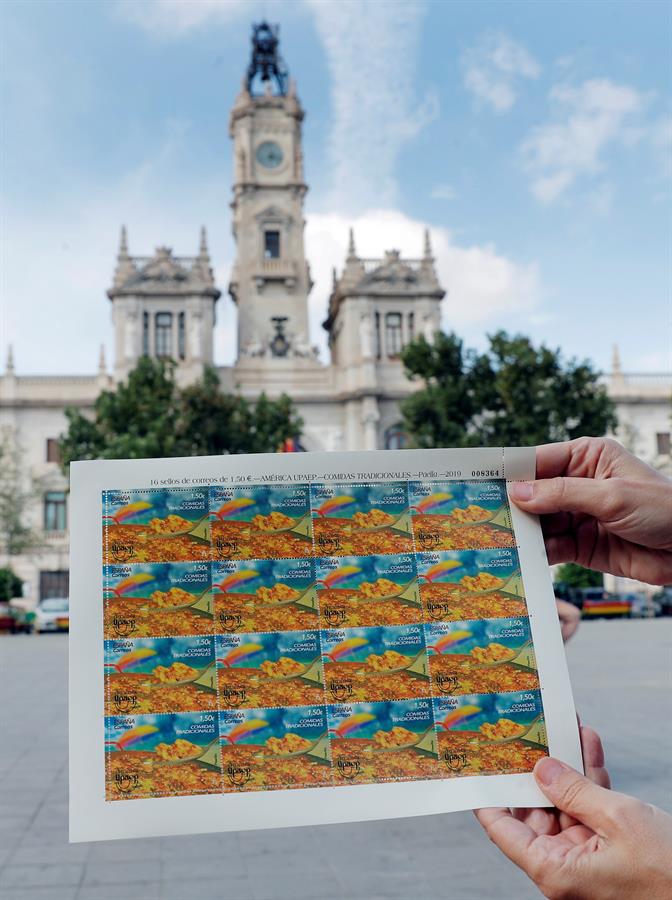 Espanya i Portugal (UPAEP) emeten una sèrie filatèlica amb segells basats en una temàtica comuna que enguany gira al voltant dels menjars tradicionals. / EFE