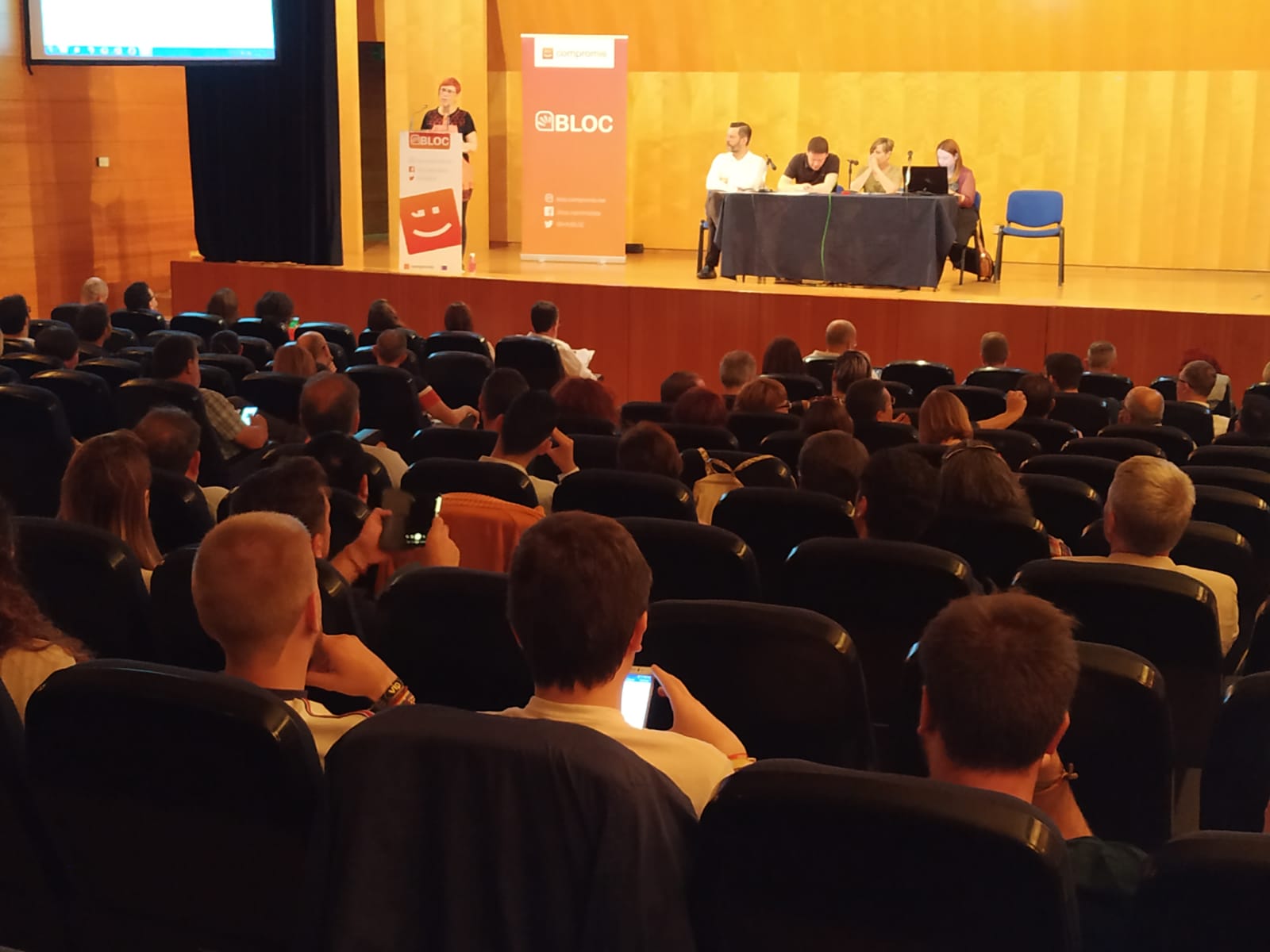 Com ja va reclamar el corrent Bloc i País el passat 14 d'octubre, el Consell Nacional va aprovar 'la defensa del diàleg com a únic camí cap a una solució acordada i democràtica per a Catalunya' que tinga com a element central de la negociació 'la necessitat d'un referèndum pactat tal com s'ha fet a altres llocs d'Europa'. / BLOC