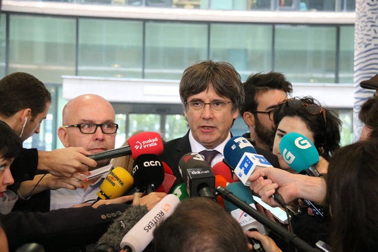 Carles Puigdemont, a l'eixida de la fiscalia de Brussel·les el passat 18 d'octubre. / NATÀLIA SEGURA / ACN