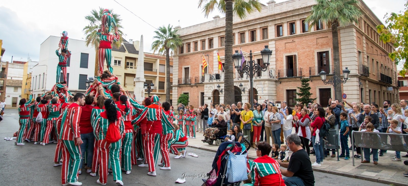 La Nova Muixeranga, a Castelló de la Ribera el 9 d'Octubre. Imatge d'arxiu. / JOANJO PUERTOS