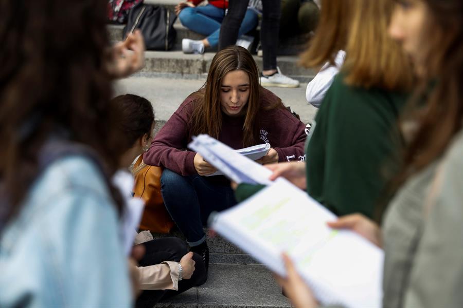 Des del Consell Valencià de la Joventut es demana una aposta ferma en les polítiques juvenils que permeta tirar endavant acords com l'Estratègia Valenciana de Joventut, 'uns pactes encaminats a millorar la situació precària de la joventut valenciana'. / EFE