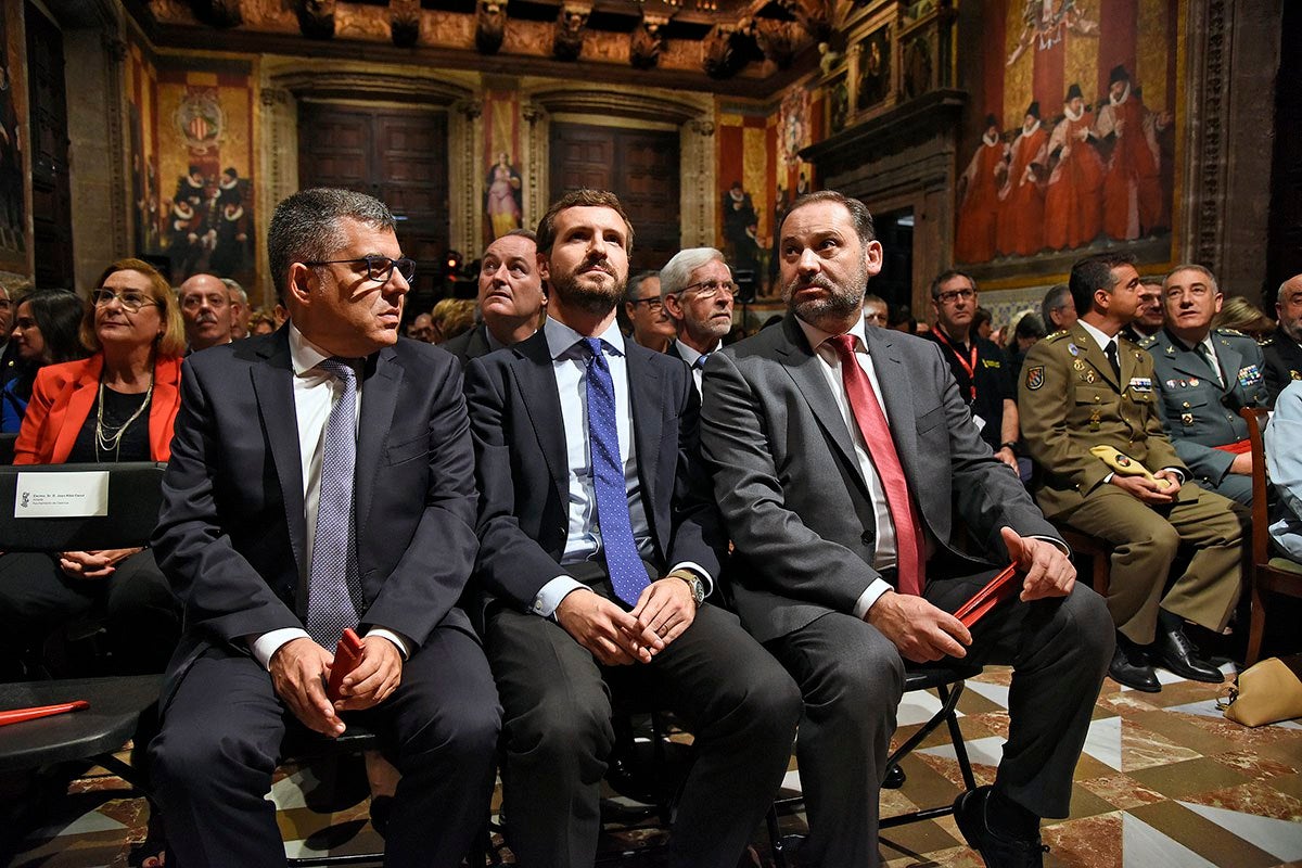 El delegat del govern espanyol, Juan Carlos Fulgencio; el president del PP, Pablo Casado, i el Ministre de Foment, José Luis Ábalos. / DANIEL GARCÍA-SALA