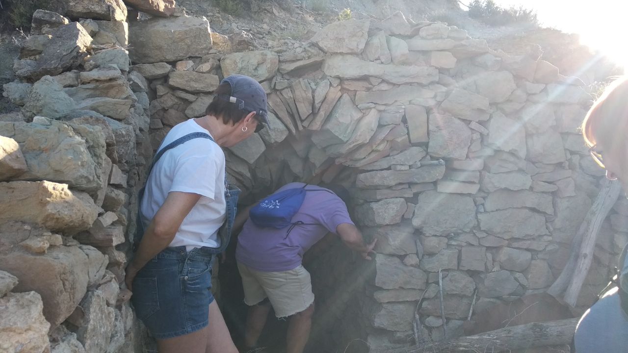 Entrada a una de les trinxeres subterrànies descobertes per Ivan Hernández. / DIARI LA VEU