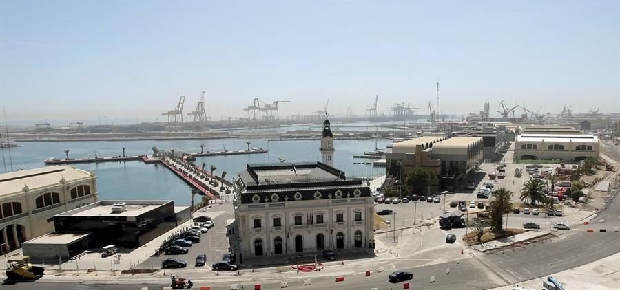 Vista parcial del port de València. Imatge d'arxiu. / EFE