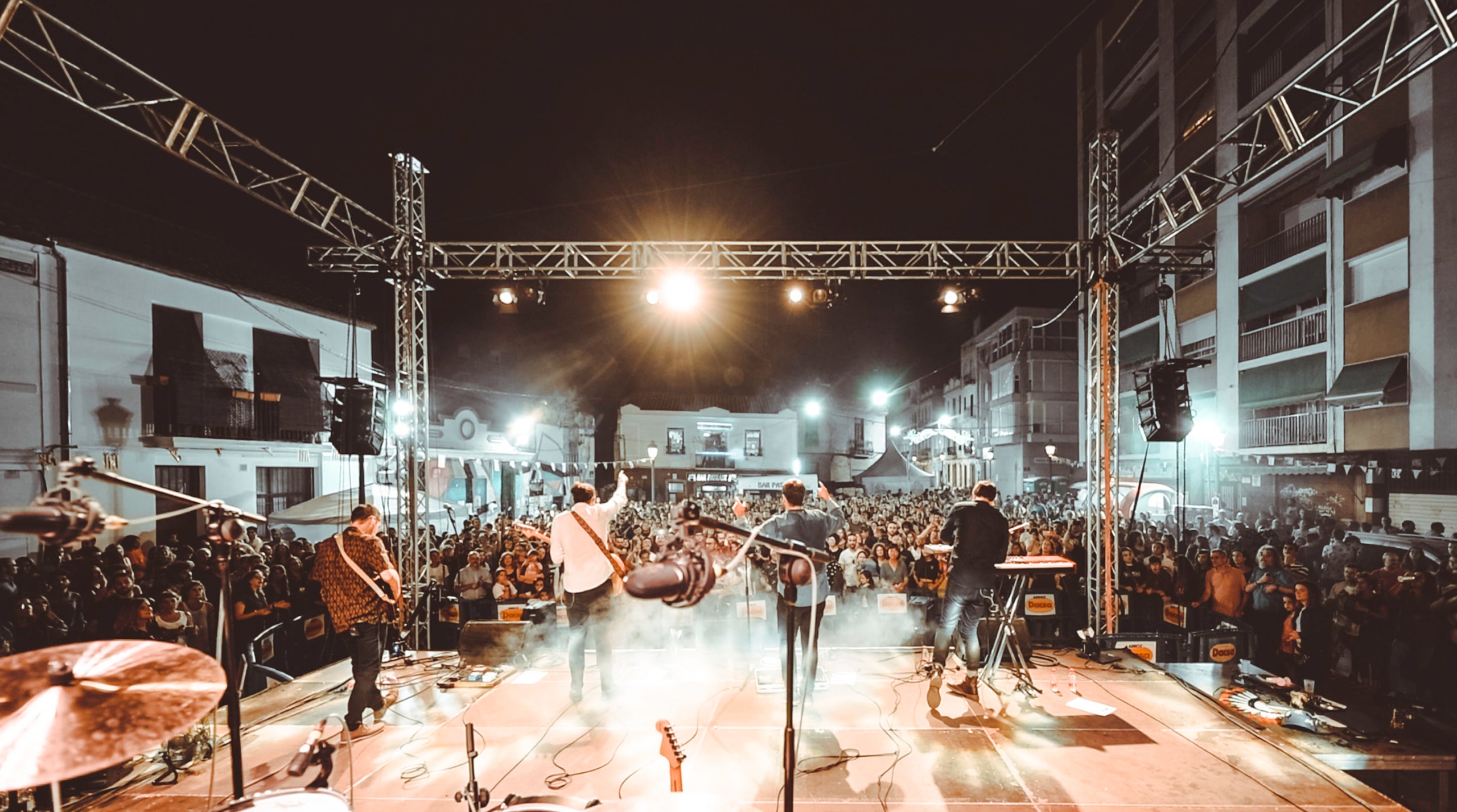 El quintet valencià Tardor va actuar aquest divendres, 11 d'octubre, 'al lloc on va començar tot', Patraix. / CARLES MAS I AINHOA MUÑOZ