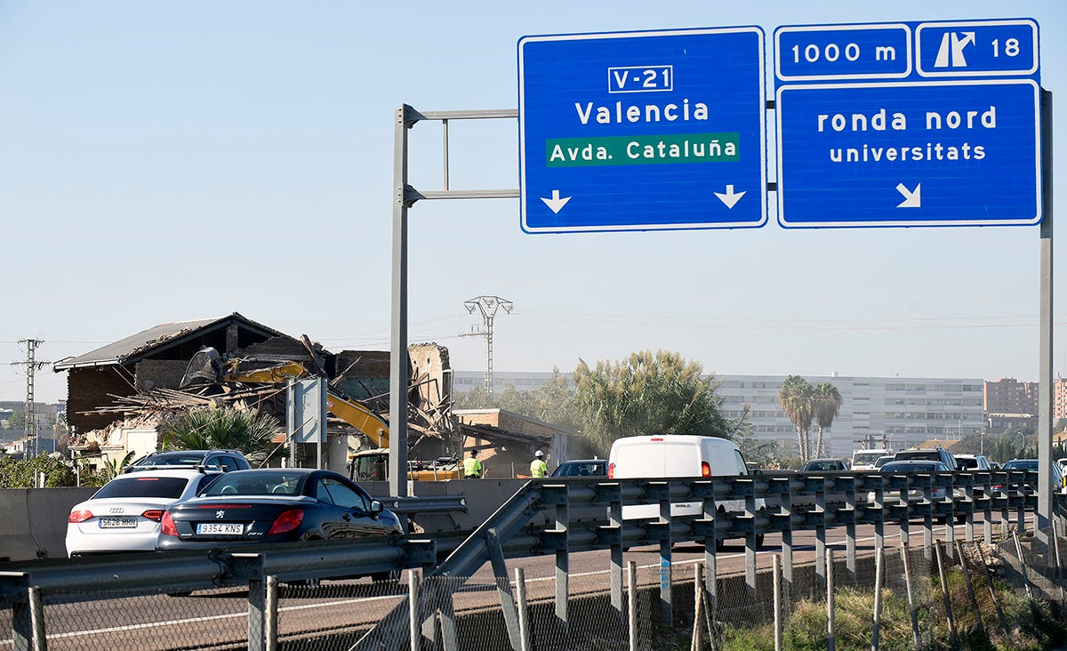 Les diputades de Compromís i Unides Podem han defensat la reversió d'un projecte 'fruit d'un paradigma de mobilitat obsolet', que no millorarà el trànsit d'entrada a València i, per contra, perjudicarà el patrimoni valencià i l'horta. / DANIEL GARCÍA-SALA