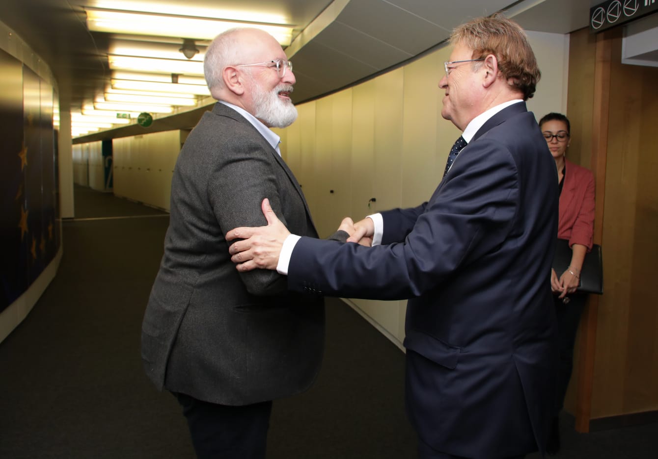 Puig considera que la presència de Timmermans al Baix Segura demostra la implicació directa de la UE en la situació del Baix Segura. / GVA