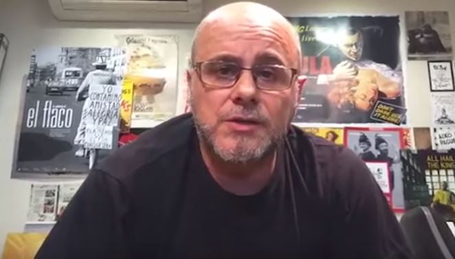 'Sembla que parlar en valencià estiga convertint-se en una professió de risc', explica Castillo. / DLV