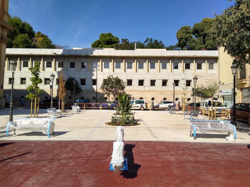 Després de tres mesos de treball, ja està oberta al públic la nova plaça per als vianants de Sant Sebastià. / AJUNTAMENT DE VALÈNCIA