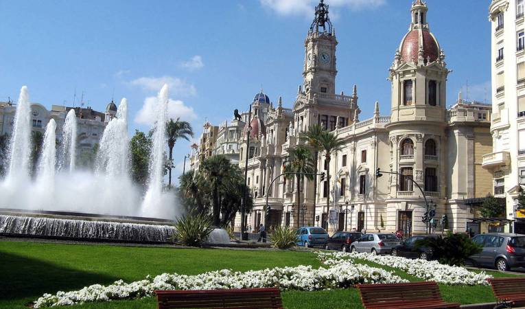 Bernabé ha recordat que el govern del Rialto aposta per 'donar una oportunitat laboral als joves'. / DLV