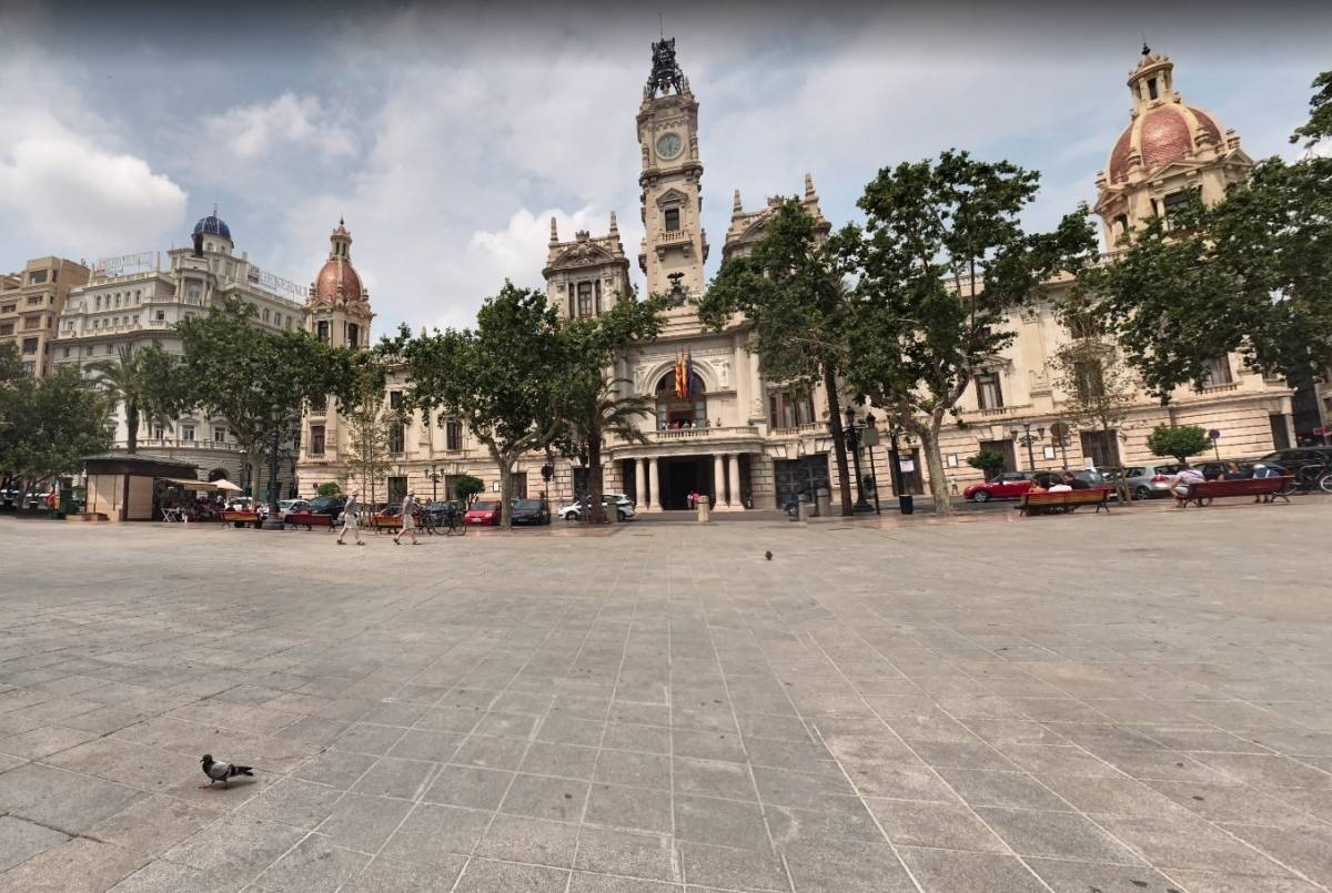 La plaça de l'Ajuntament també serà nucli de les activitats programades per a aquesta setmana dedicada a l'urbanisme amable i sostenible. / GOOGLE MAPS