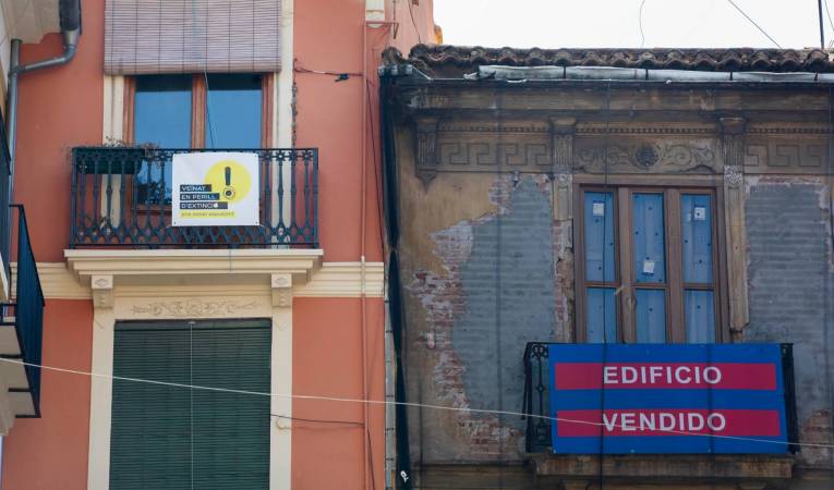 El pla també inclou que per a les construccions de tipologia palatina, senyorial o singular es contemple la possibilitat de l'ús comercial, d'oficines o hostaler. / VEÏNAT EN PERILL D'EXTINCIÓ