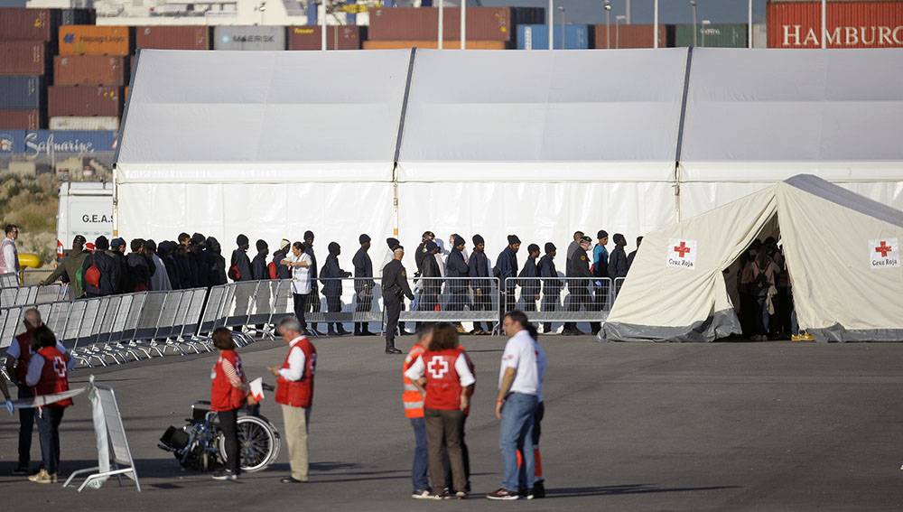 Els 630 immigrants de l'Aquarius assistits al juny del 2018 al port de València van signar la petició d'asil. / DANIEL GARCÍA-SALA