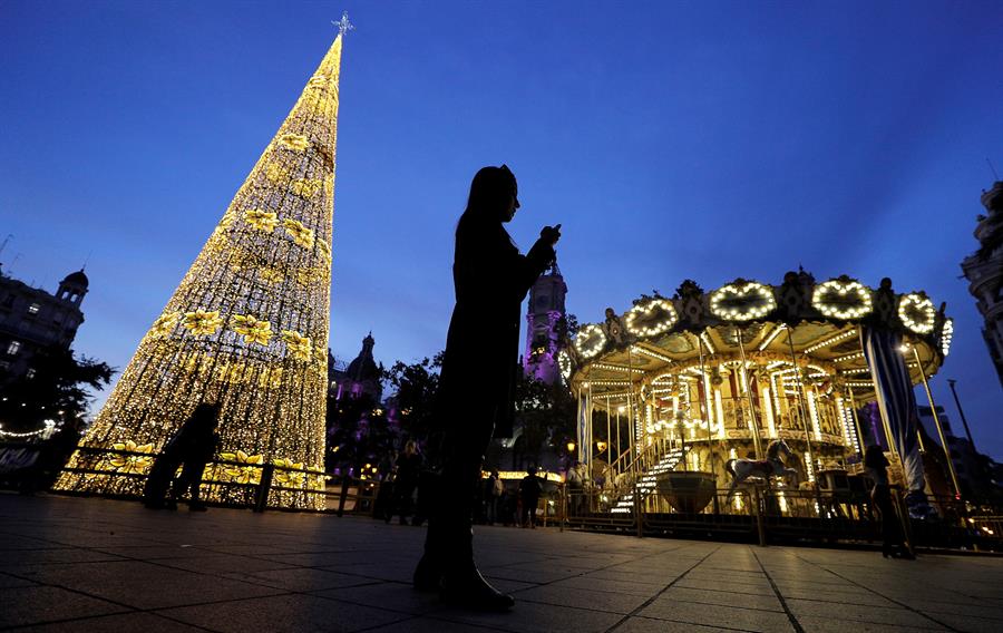 Decoració de Nadal de la plaça de l'Ajuntament el 2018. / EFE